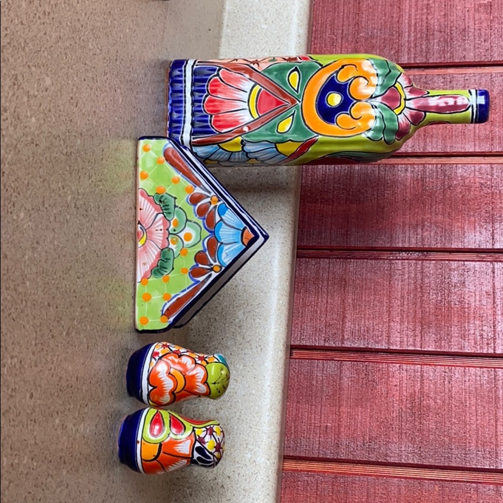 Talavera table top set.